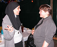Muslims, Jews break pita