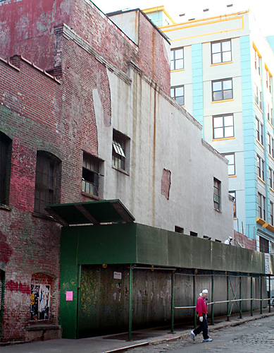 Wrecking balls: Neighbors say developer is demolishing a historic building in DUMBO
