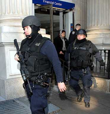 Cops shoot perp in brazen Montague bank rob attempt