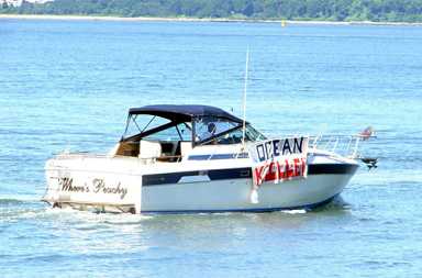 Flotilla with a message: Boaters protest waste-transfer station