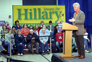 Bubba in Brooklyn: Bill Clinton visits Iowa town after its mayor backs Obama