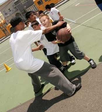 New York Knicks groove truck stops by P.S. 101