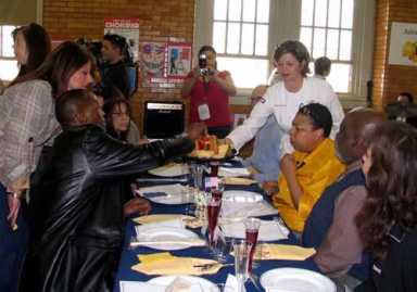 Daisy cooks with BK kids – Celebrity chef visits Twain