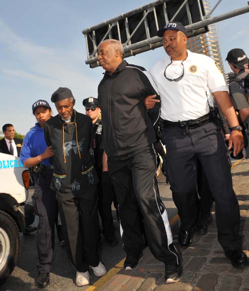 Arrests in Brooklyn Sean Bell pray-in