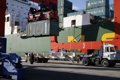 Stevedores settle in