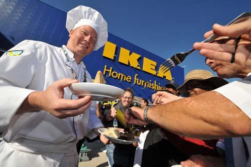 Home-furnishing giant opens – Ikea comes to Red Hook; throngs wait in line for free sofa