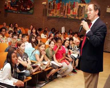 9/11 crooner sings for Public School 312 students