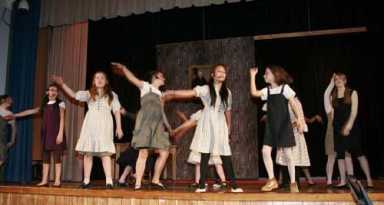 I.S. 278 stages a show-stopping production of ‘Annie, Jr.’