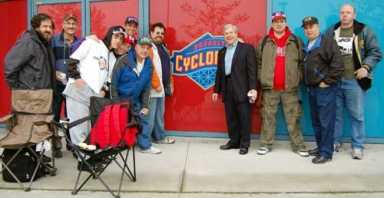Faithful cyclones fans line up early for tickets