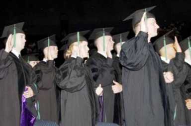 Careers in military medicine – Graduates train to be the best doctors in uniform