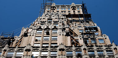 Lookout below! Cement bucket falls 23 stories on Court St
