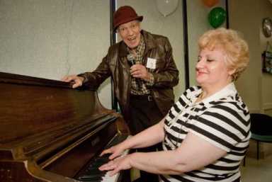 Senior citizens own the ‘beach idol’ stage