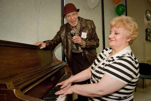 Senior citizens own the ‘beach idol’ stage