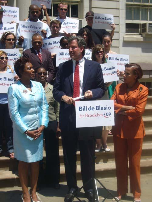 Foes jeer de Blasio endorsements