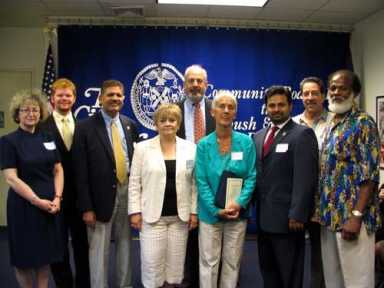 Board counts on community for clout – Community Board 14 toasts before taking break