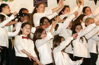 P.S. 207 students sing the best of broadway
