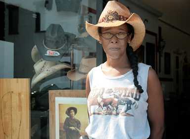 Rodeo gal: Fill park with bull
