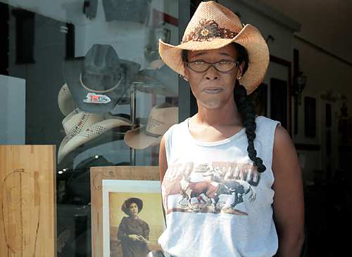 Rodeo gal: Fill park with bull