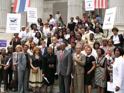 Towns pushes for bathroom parity – Women need more bathroom facilities, Congressman declares