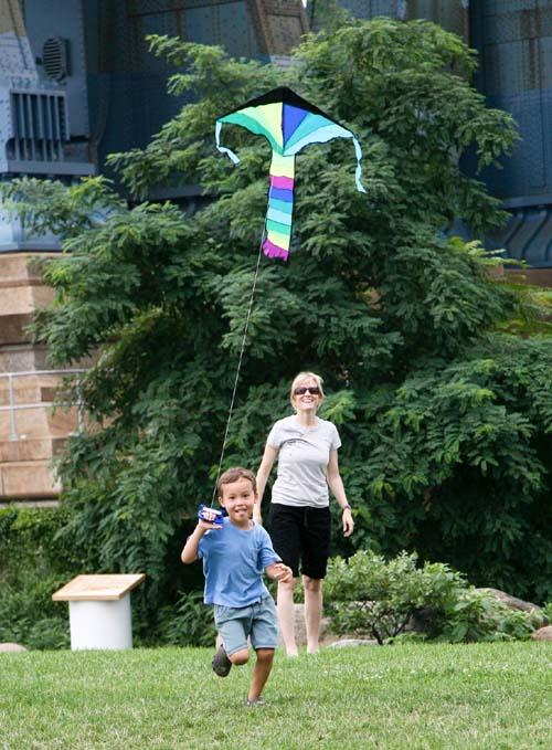 Kissing the sky in Brooklyn – New family kite flying club gets off the ground