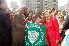Clinton praises Towns on Starrett