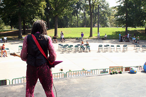 Slopers flip cookies for Obama; fail to show up at peace rally