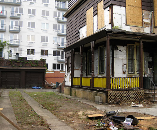 Eternal sunshine for former crackhouse! The Brooklyn Paper gets action