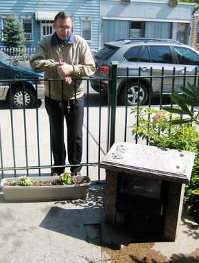 Thieves fighting plaque