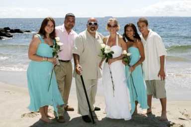 S’head Bay couple marries on the beach – Coney Island plays host to outdoor nuptials of pastor and his lady love