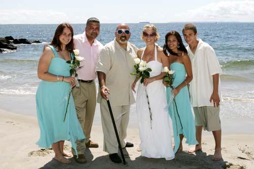 S’head Bay couple marries on the beach – Coney Island plays host to outdoor nuptials of pastor and his lady love