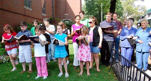 New addition to St. Anselm – Parishioners welcome installation of outdoor crucifix
