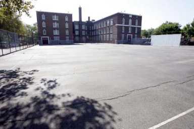 Charges of Ugly trash – P.S. 207 playground comes under fire