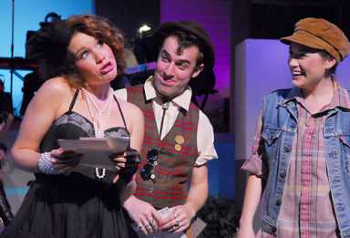 Like she likes it! Bard in mall tickles our reviewer