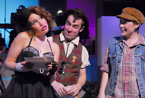 Like she likes it! Bard in mall tickles our reviewer