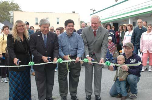 Bay Ridge shoppers go green