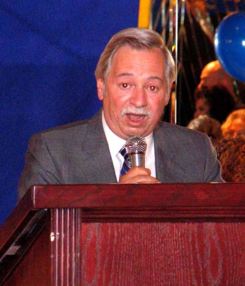 Challenger goes after Abbate