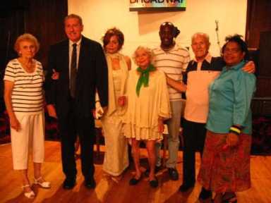 Standing ‘O’ for Comedy of errors