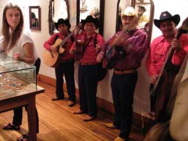 BURG ‘N’ POINT – From artsy jewerly to the healing arts – Greenpointer Lisa Levine does a career 180 with the start of her new yoga studio