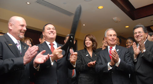 No mis-steak: Morton’s opens with big party