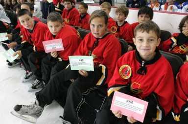 Hockey skates with the troops – Players pay tribute to American heroes at Aviator Sports