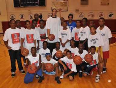 NJ Nets star holds basketball clinic at SFC