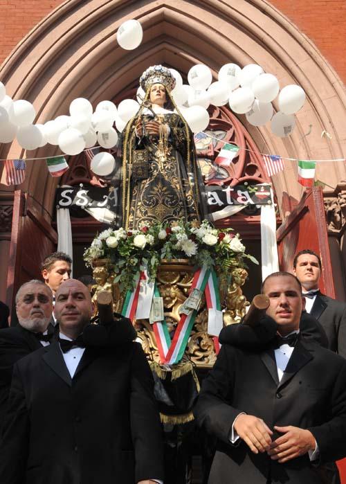 Mary Madonna on procession through the nabe