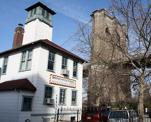 Buzz-y off! CB2 says no to River Cafe owner’s bid for booze on pier