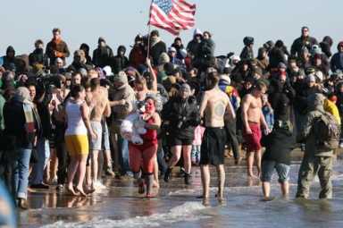 Polar bears forego hibernation for fun