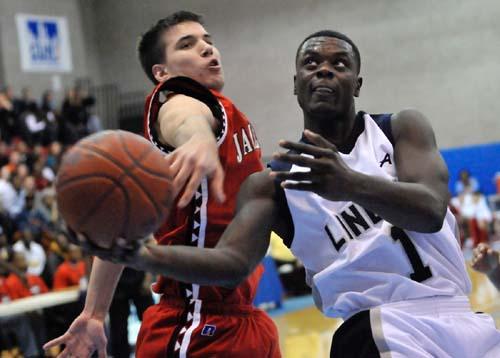 In meeting of state champs, Lincoln falls short