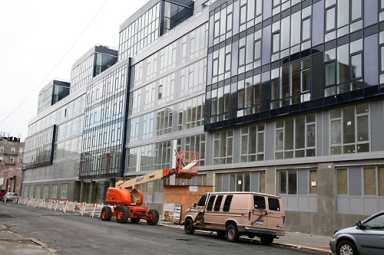 Clang! Magic Johnson’s Greenpoint condo goes belly up