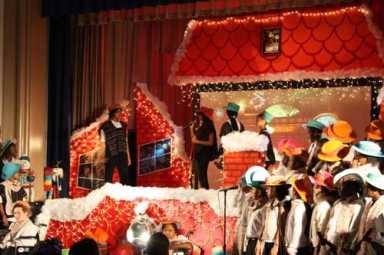 I.S. 14 students get their holiday cheer on