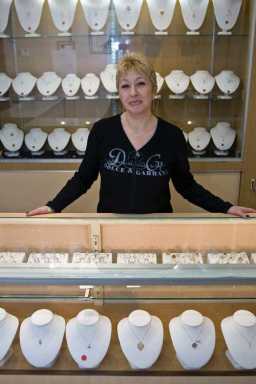 Rosemary Jewelry: the keys to her heart