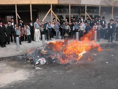 City agencies get behind religious bonfires
