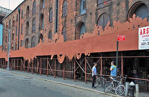 Art attacked! State park cops reuglify DUMBO building